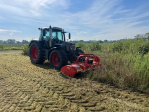 Fendt 820 mit Frontmulcher
