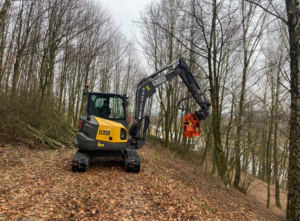 Volvo Minibagger mit Woodcracker CL190